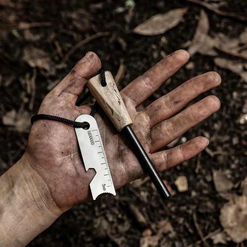 Ferro Rod Striker - 携帯用屋外フリント、マグネシウム棒、銃器、木製ハンドル、フリント棒などの屋外サバイバルツールを備えています。
