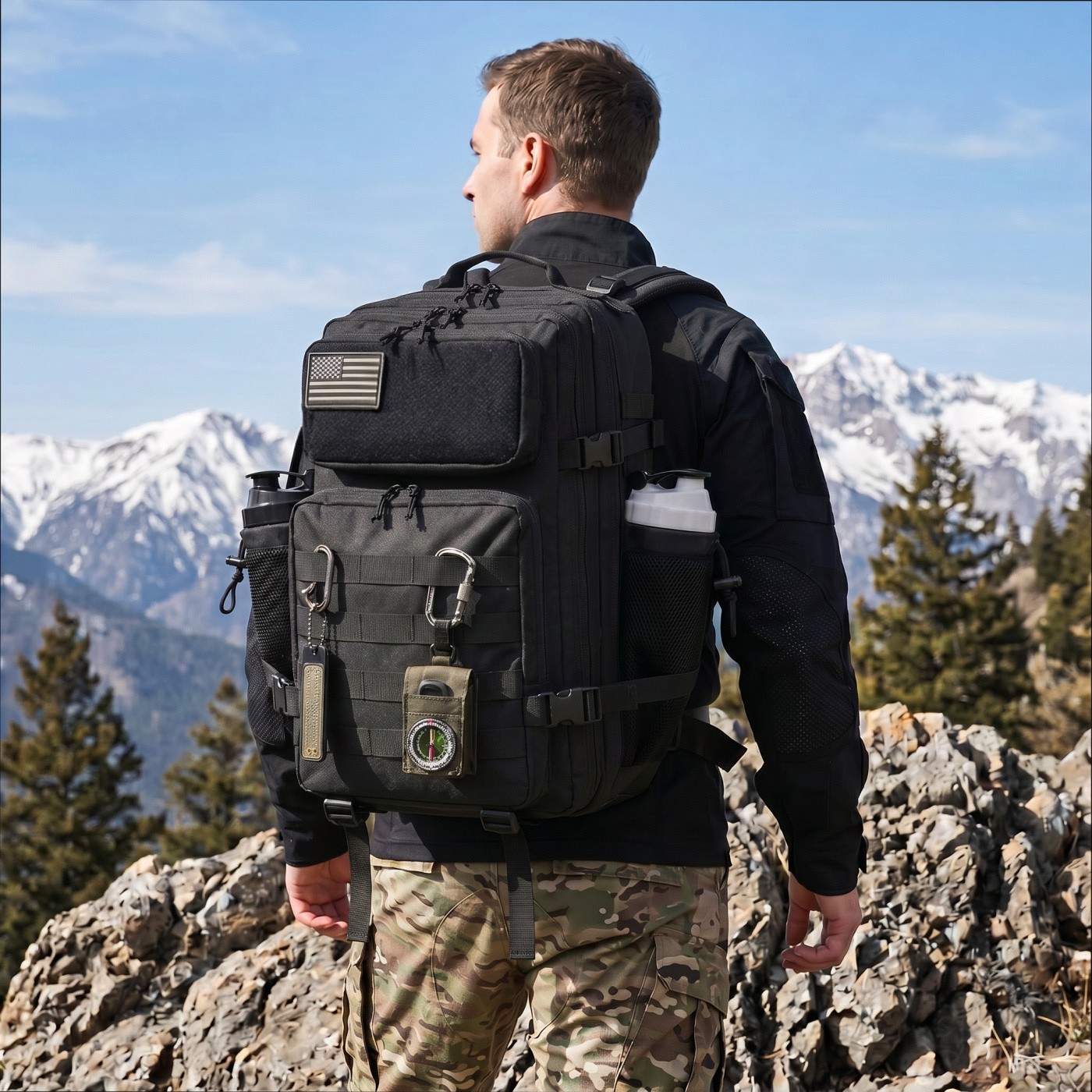 Edc Carry Backpack - 45L 大容量タクティカルフィッシングバックパック、釣り用リュックサック、デュアルウォーターボトルカップホルダー付き、アウトドアキャンプ釣り道具収納バックパック、海釣り、川釣り、ハイキング、トレッキング、旅行、スポーツ、EDC、日常持ち運び、アウトドアフィッシャーマンギアバッグ