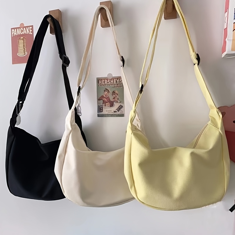 Edc Carry Bag - ワッフルテクスチャーのクロスボディバッグ、柔らかく握りやすいデザイン、快適で肩に負担をかけない調節可能な幅広ショルダーストラップ、本や水筒などの持ち運びに最適な大容量、学生や通勤者に適したシンプルで多用途なスタイル、日常の学校や外出に最適な軽量ショルダーバッグ。