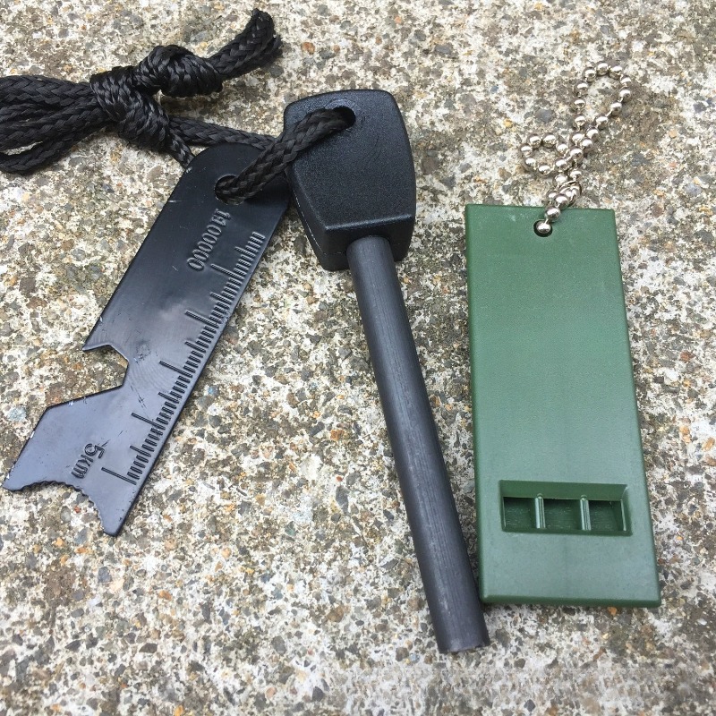 アウトドアサバイバルファイヤースターターキット、フェロセリウ - Ferro Rod Striker のレビューと価格
