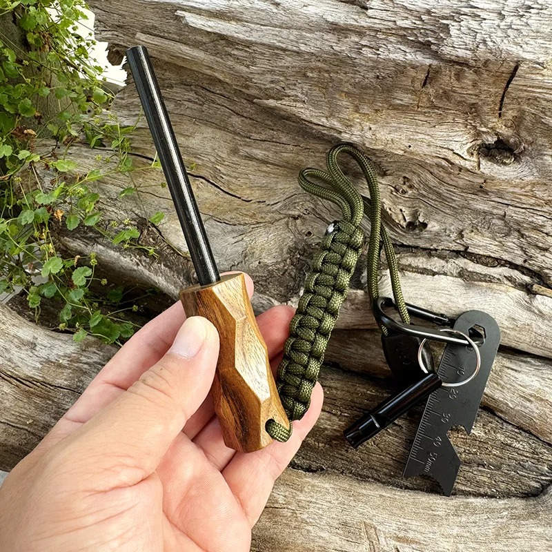 新しい屋外用フリントファイヤースターター、木製ハンドル付きイ - Ferro Rod Striker のレビューと価格
